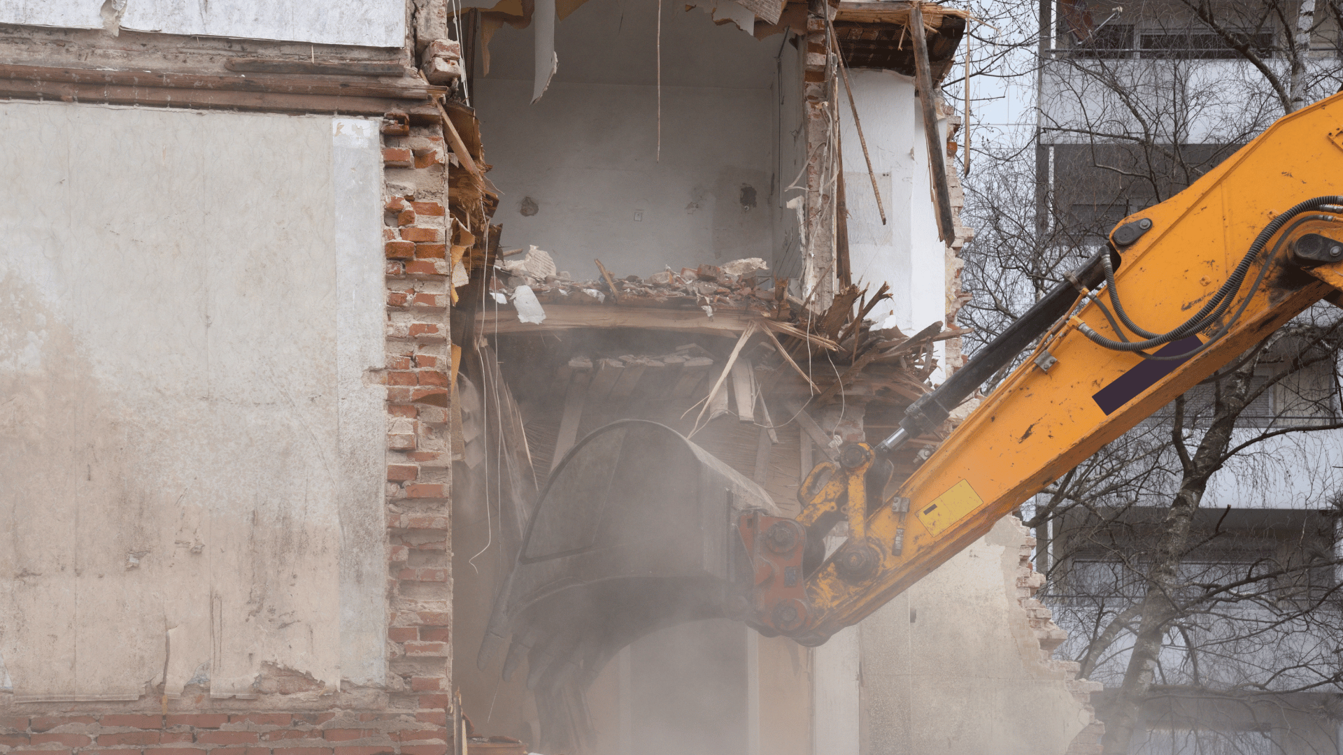 Demolidora para Terrenos com Imóveis Antigos